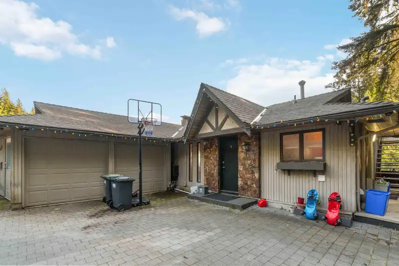5189 MADEIRA COURT - photo 2 of 28