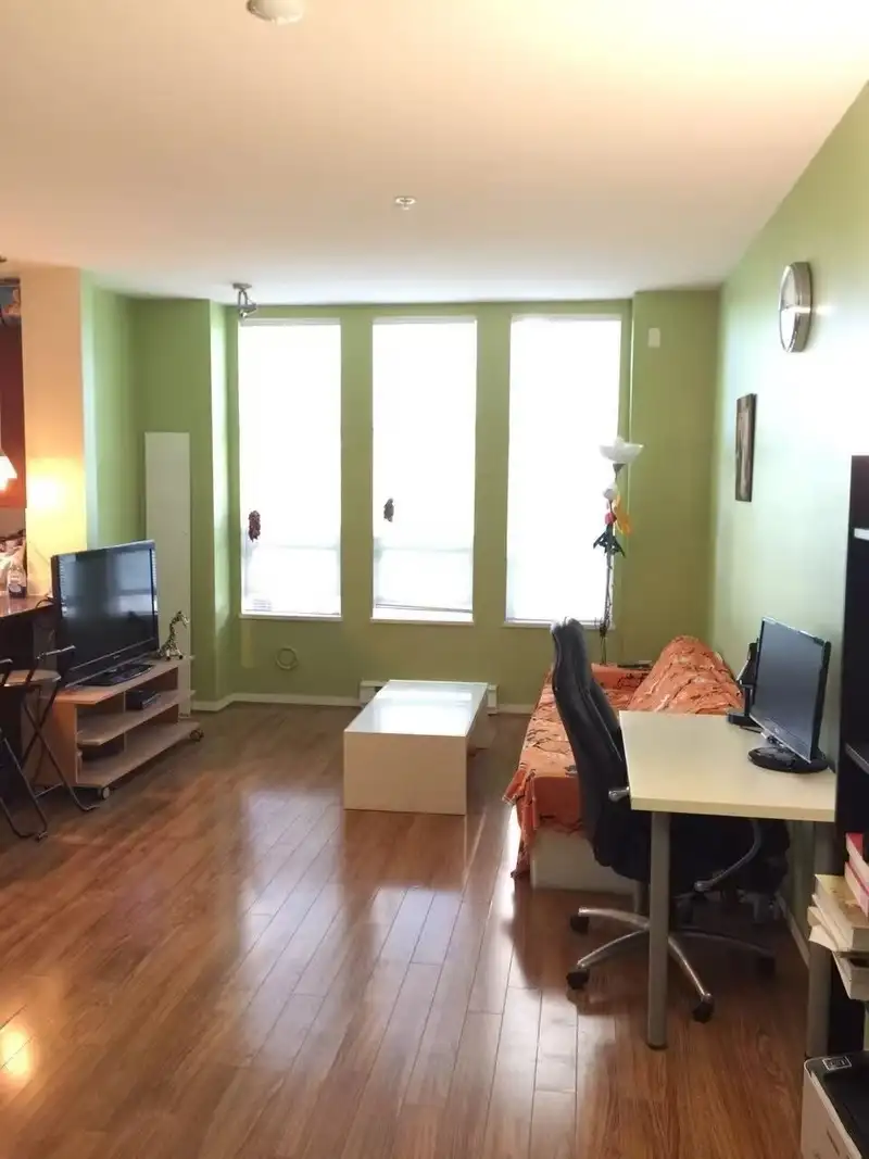 310 3651 FOSTER AVENUE - photo 2 of 7