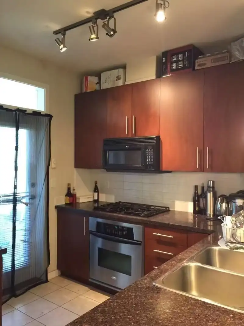 310 3651 FOSTER AVENUE - photo 3 of 7
