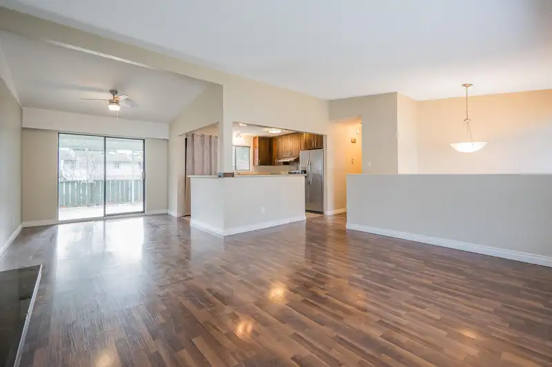 20764 39 AVENUE - photo 2 of 37