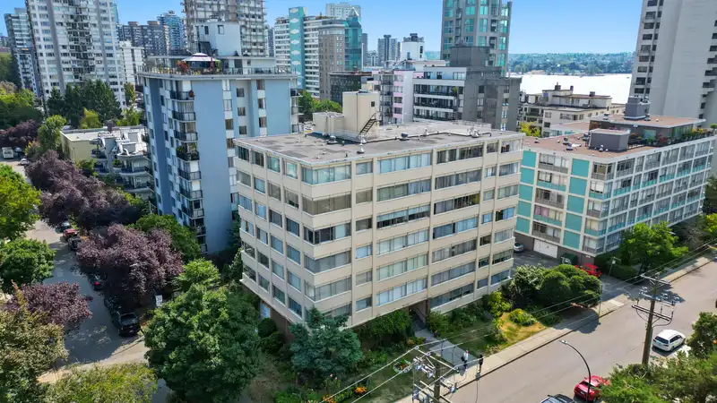 301 1050 CHILCO STREET - photo 1 of 18