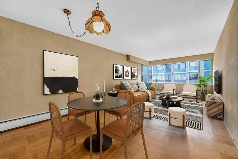 301 1050 CHILCO STREET - photo 2 of 18