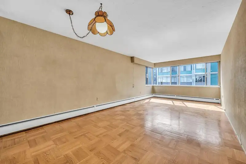 301 1050 CHILCO STREET - photo 3 of 18