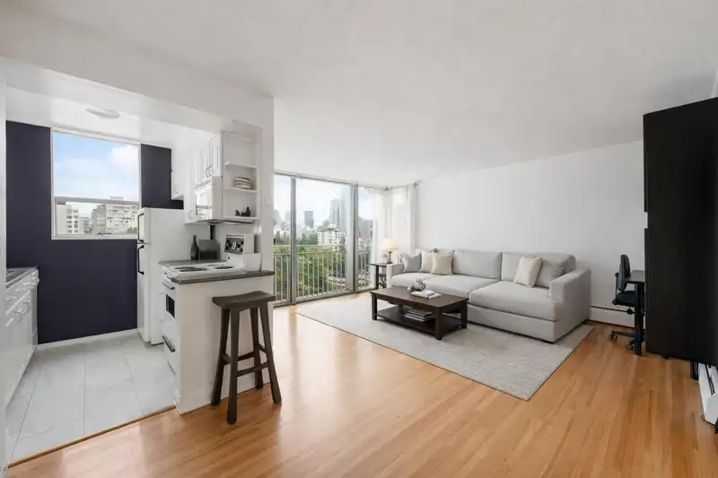 906 1250 BURNABY STREET - photo 1 of 35