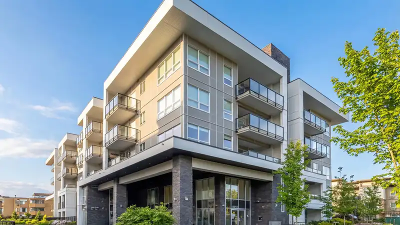 401 11913 BURNETT STREET - photo 1 of 10