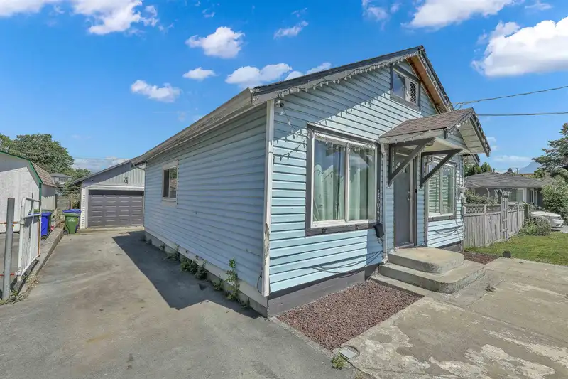 46045 FIFTH AVENUE - photo 3 of 40