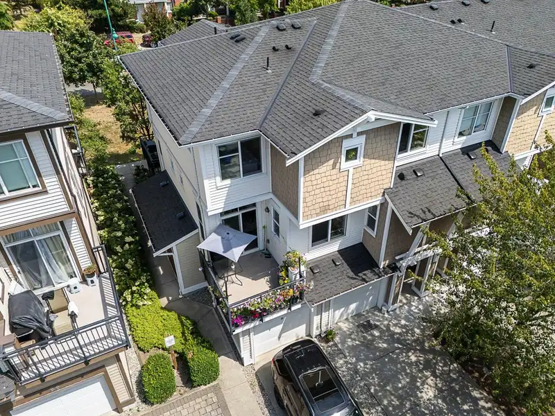 68 19433 68 AVENUE - photo 1 of 34