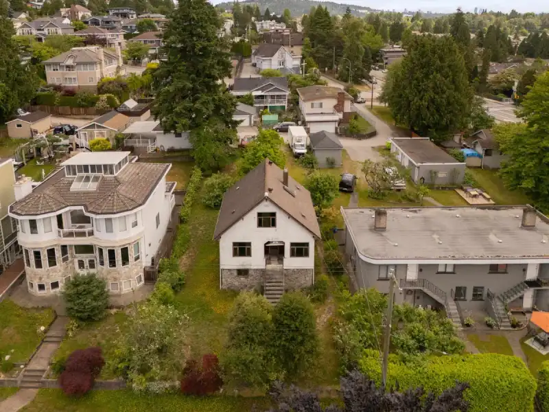 380 DELTA AVENUE - photo 1 of 14