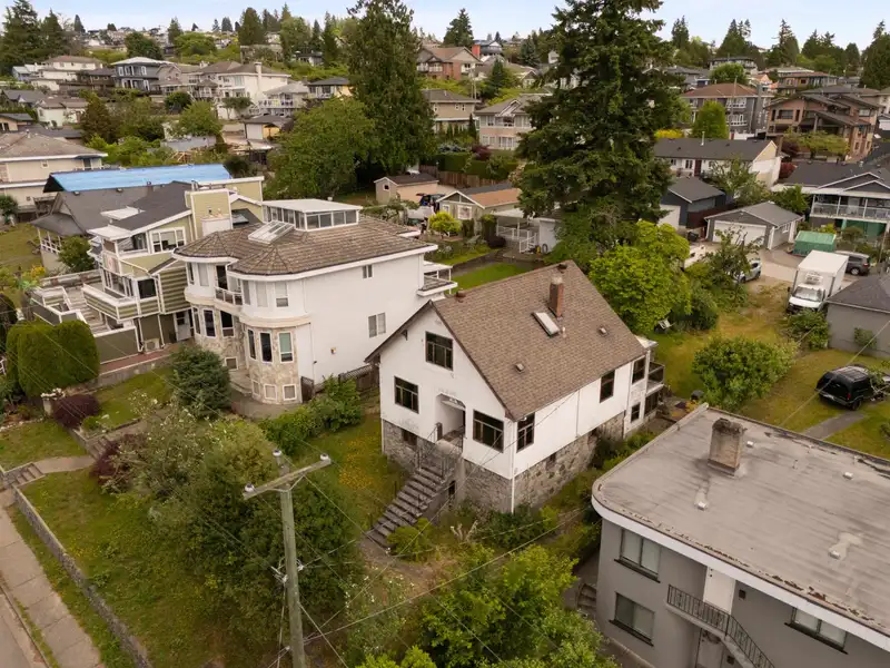 380 DELTA AVENUE - photo 4 of 14