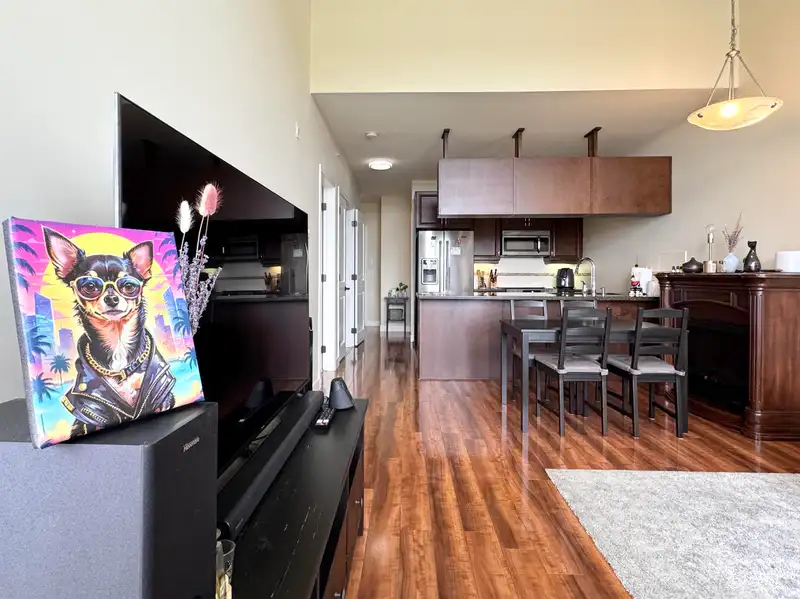404 11935 BURNETT STREET - photo 3 of 19