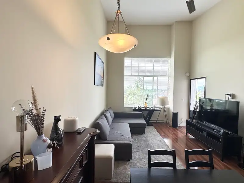 404 11935 BURNETT STREET - photo 4 of 19