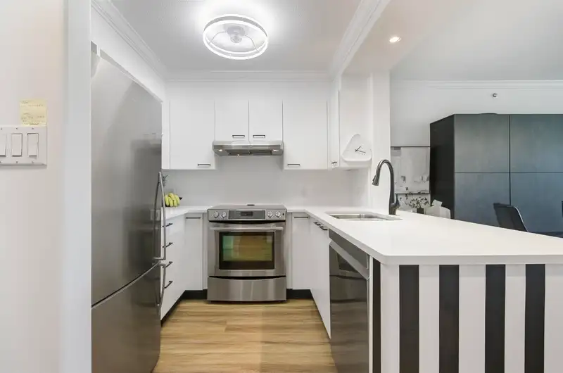 403 1575 W 10TH AVENUE - photo 3 of 21