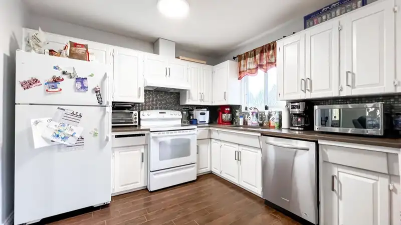 14096 66A AVENUE - photo 4 of 32