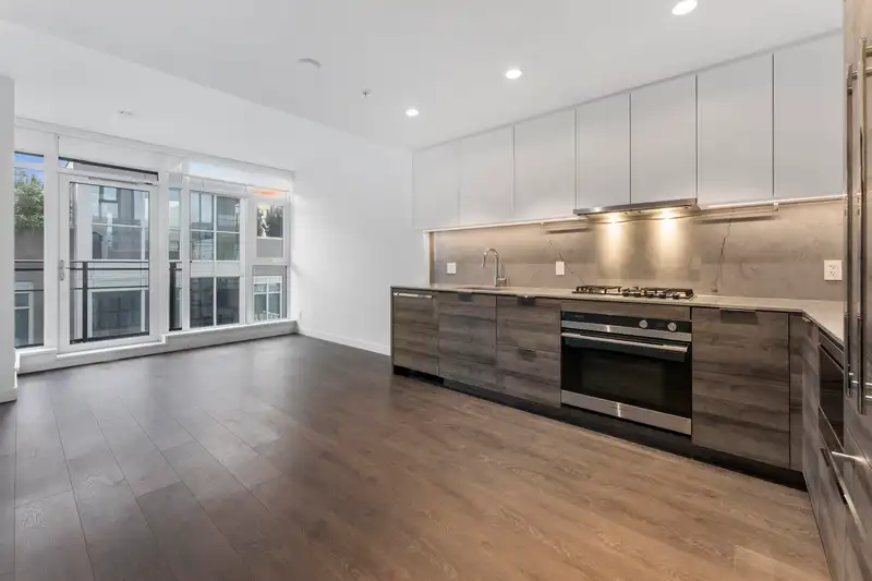 501 1045 AUSTIN AVENUE - photo 2 of 26