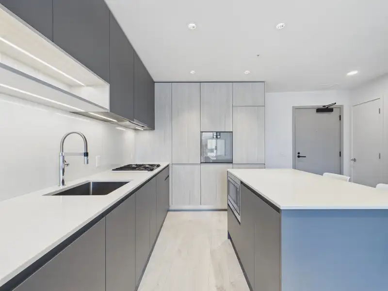 637 6808 MINORU BOULEVARD - photo 4 of 37