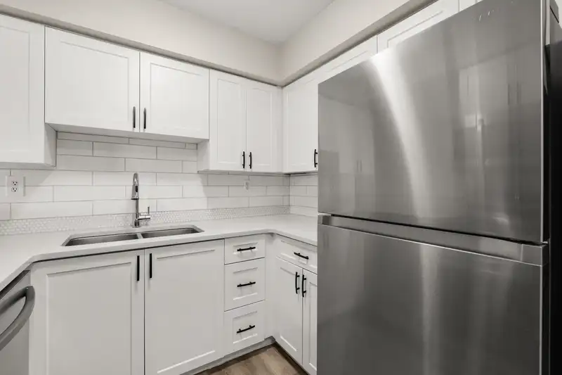 305 20454 53 AVENUE - photo 1 of 21