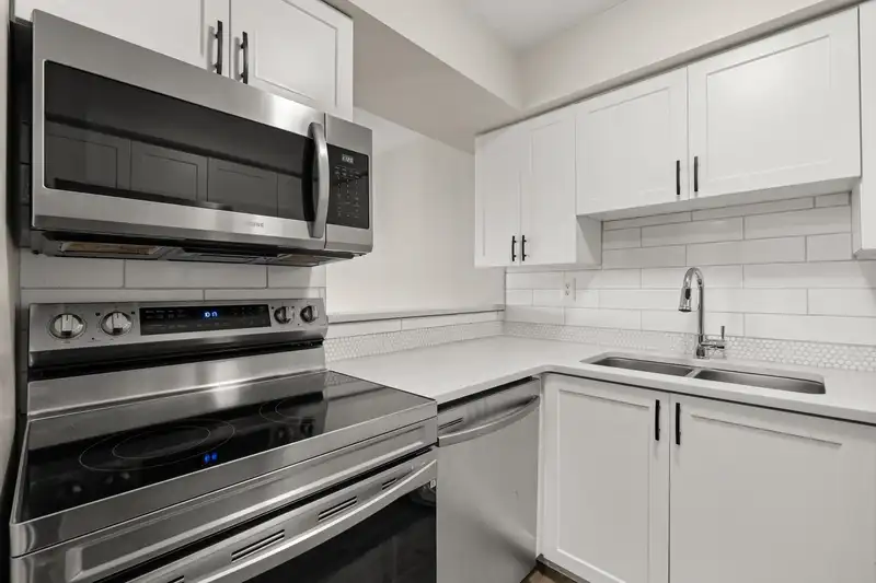 305 20454 53 AVENUE - photo 2 of 21