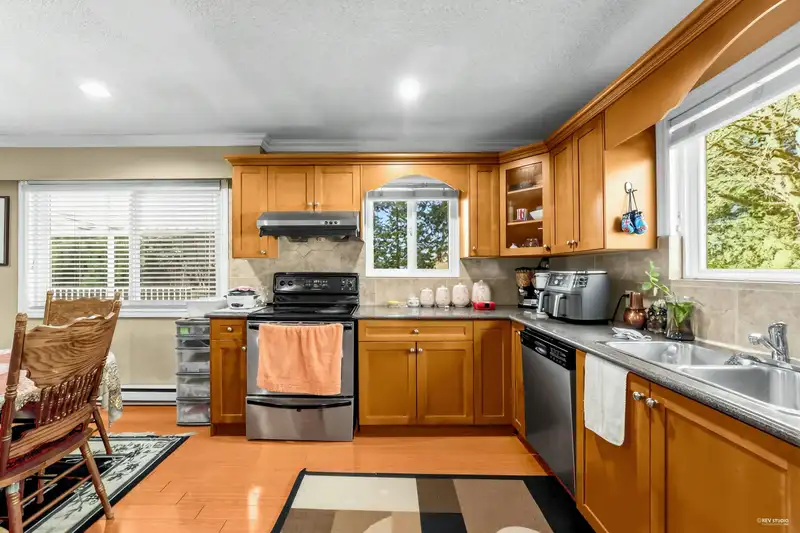 14136 59A AVENUE - photo 3 of 36