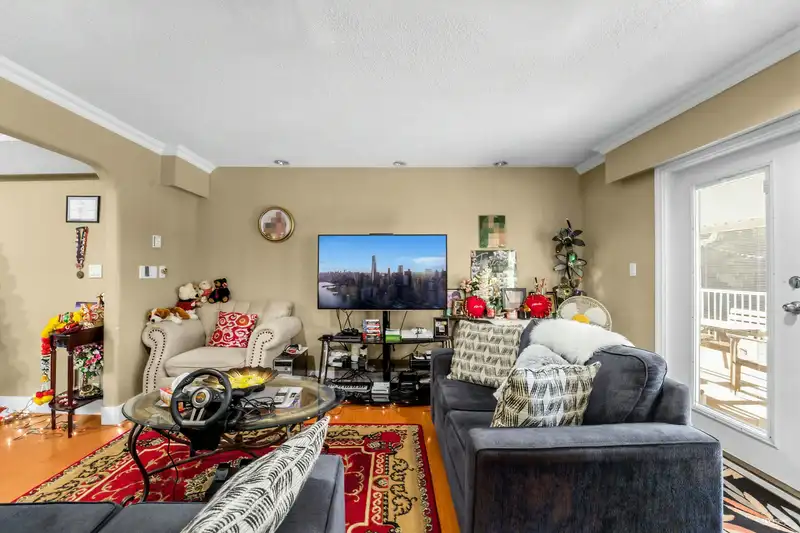 14136 59A AVENUE - photo 4 of 36