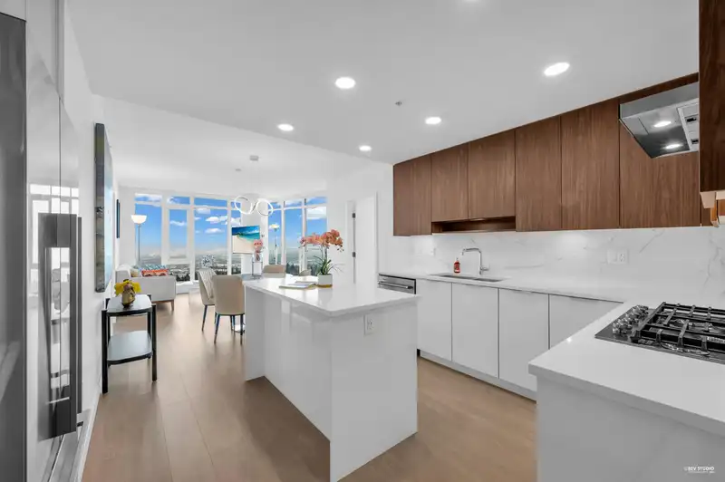 1702 7769 PARK CRESCENT - photo 3 of 39