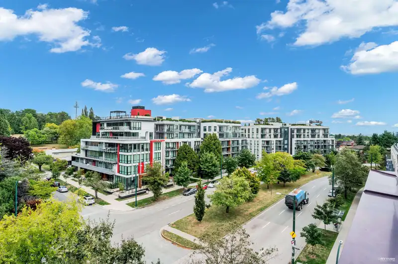 604 5077 CAMBIE STREET - photo 4 of 38
