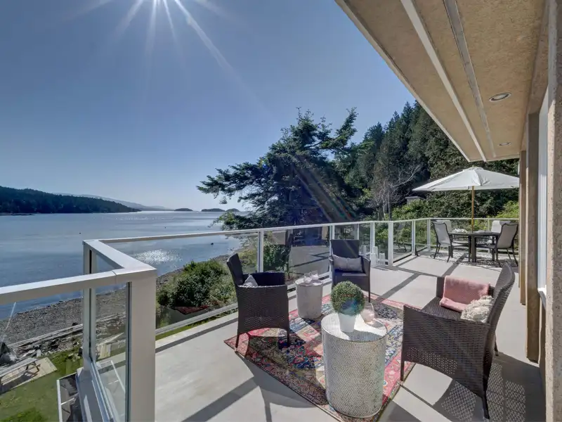 7659 REDROOFFS ROAD - photo 1 of 36