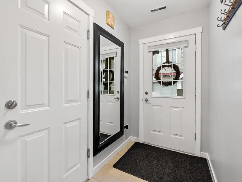 10 6651 203 STREET - photo 2 of 33