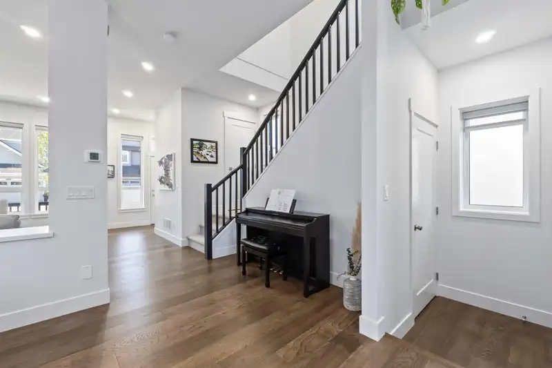 20529 77B AVENUE - photo 4 of 40