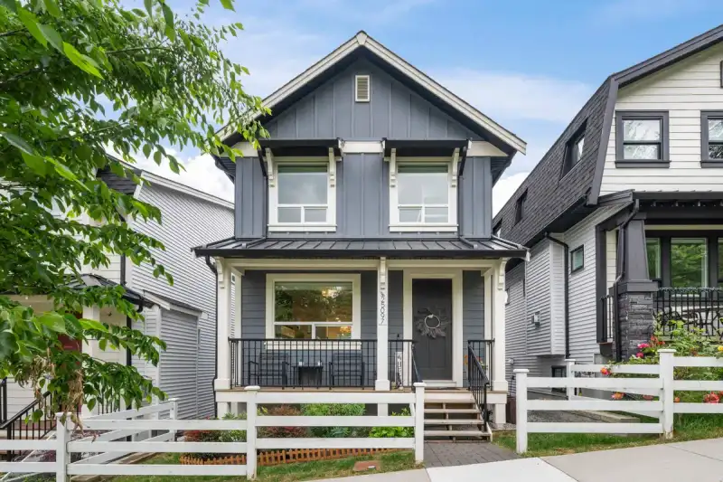 25097 112 AVENUE - photo 1 of 40