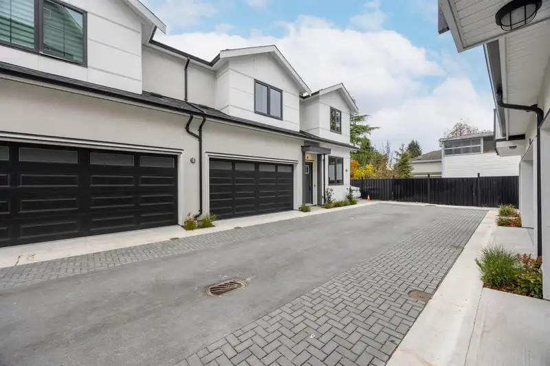 4 9500 GARDEN CITY ROAD - photo 1 of 1