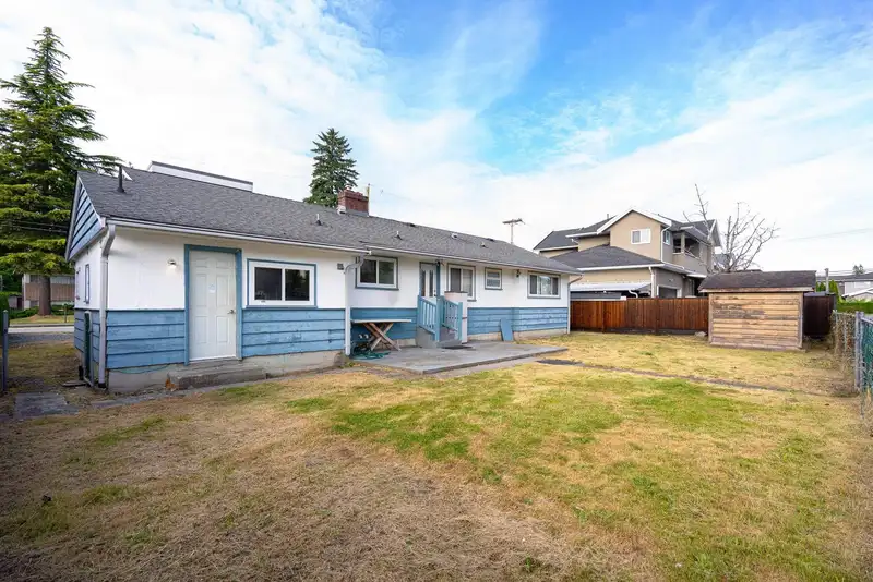 4064 BURKE STREET - photo 3 of 3