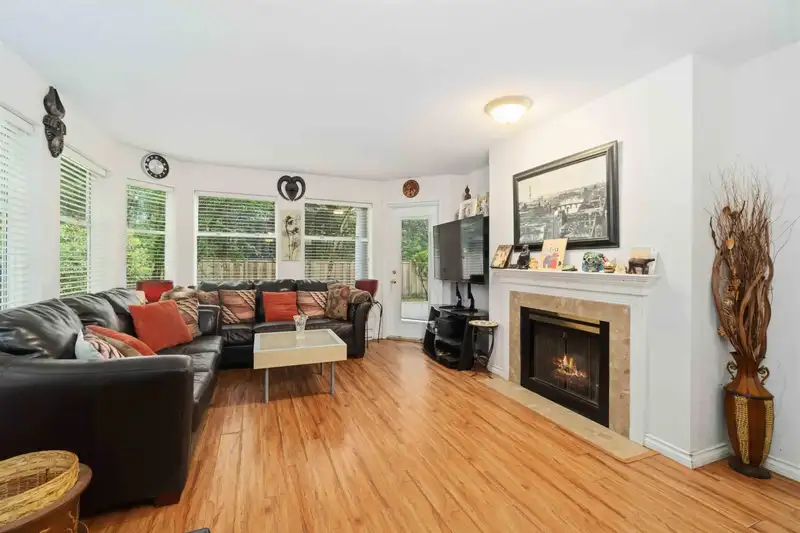 108 6860 RUMBLE STREET - photo 4 of 27