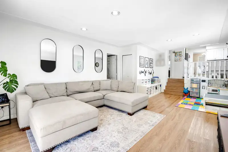 14596 89 AVENUE - photo 1 of 29
