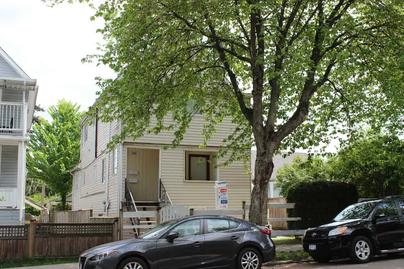 780 VICTORIA DRIVE - photo 2 of 5