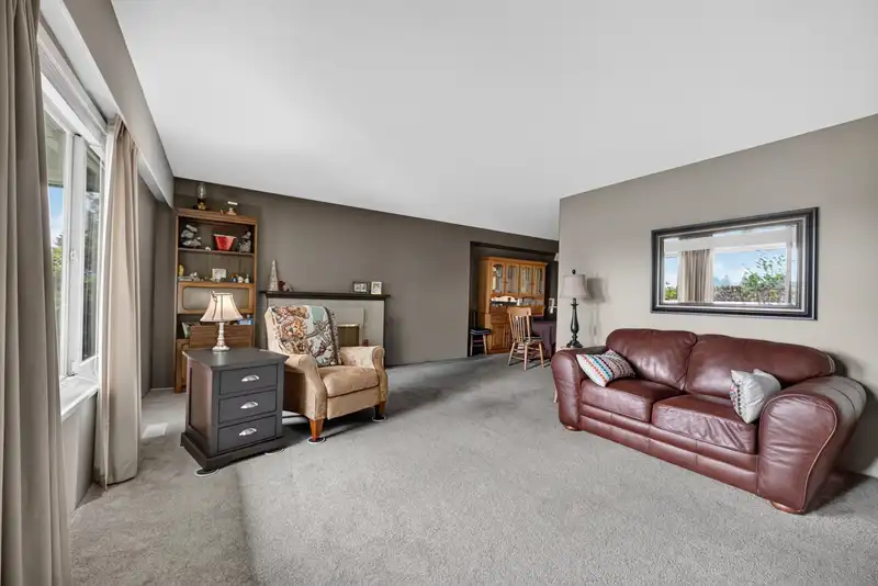 1576 PITT RIVER ROAD - photo 4 of 31