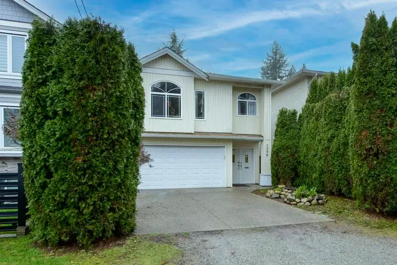 1598 MANNING AVENUE - photo 2 of 39
