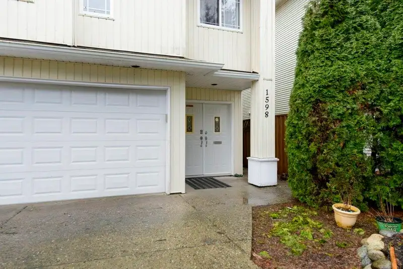 1598 MANNING AVENUE - photo 3 of 39