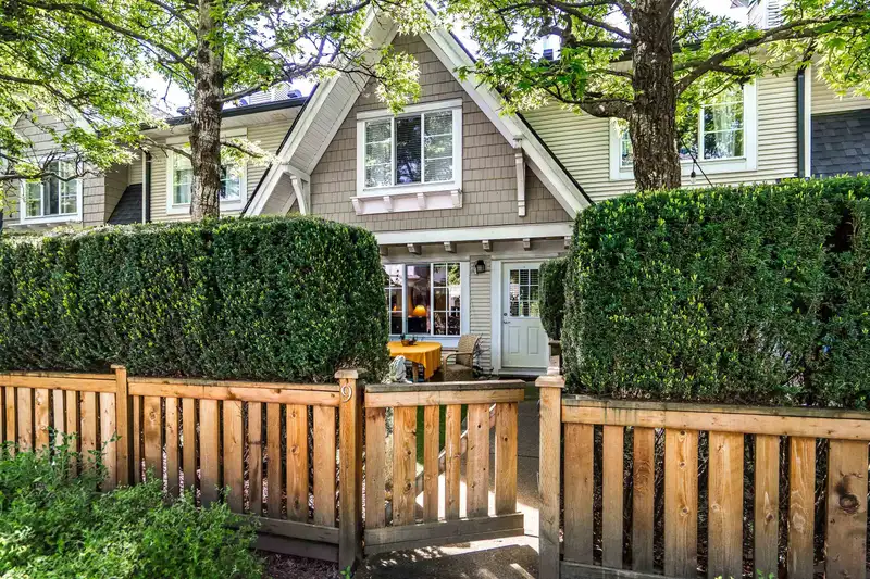 9 20540 66 AVENUE - photo 1 of 40