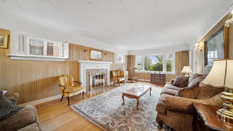 3537 W 31ST AVENUE - photo 2 of 39