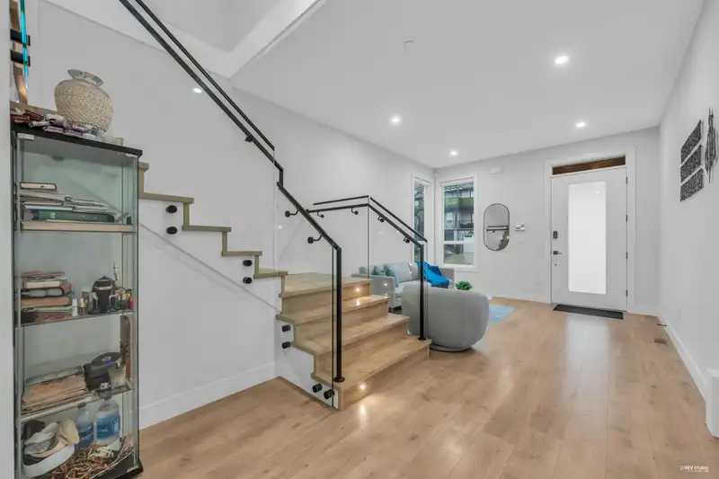 10509 MCVEETY STREET - photo 3 of 40