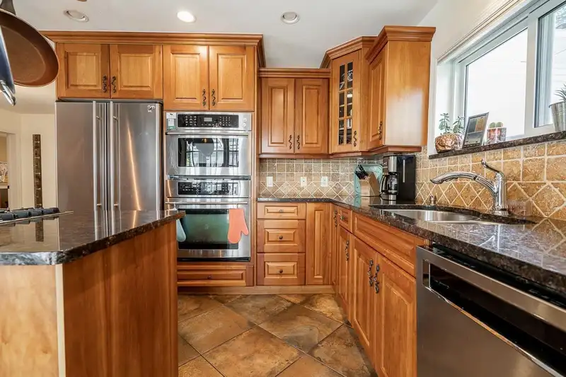 20383 41 AVENUE - photo 3 of 40