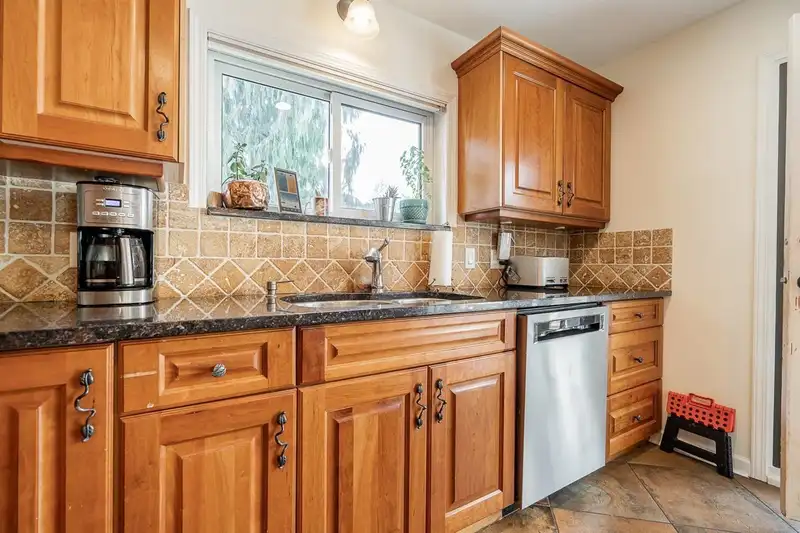 20383 41 AVENUE - photo 4 of 40