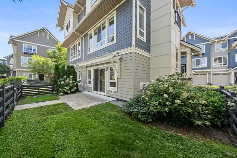 305 1784 OSPREY DRIVE - photo 3 of 37