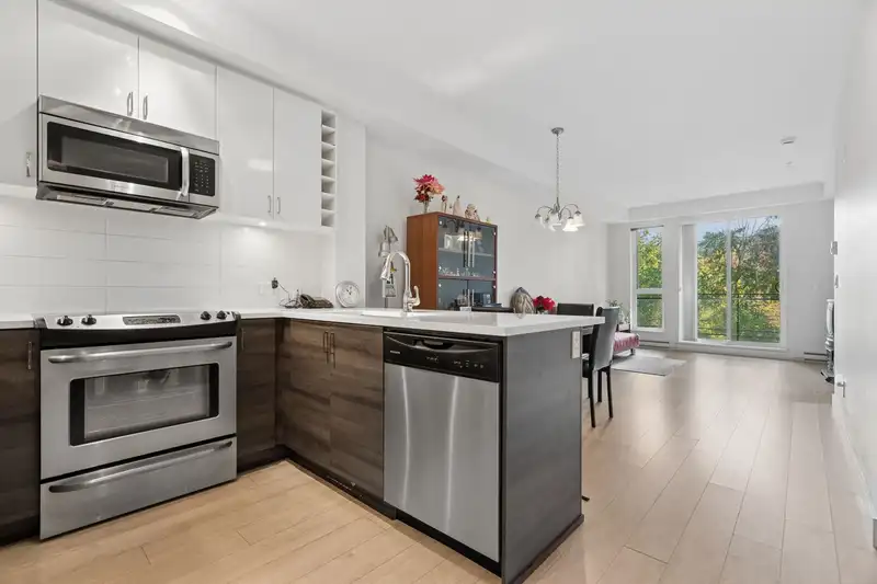 307 13919 FRASER HIGHWAY - photo 3 of 19