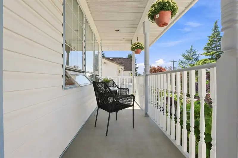 7842 108 STREET - photo 3 of 39