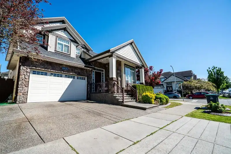 6638 125A STREET - photo 1 of 38