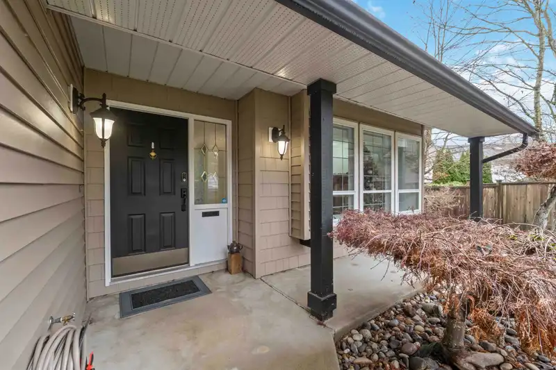 15751 98A AVENUE - photo 3 of 29