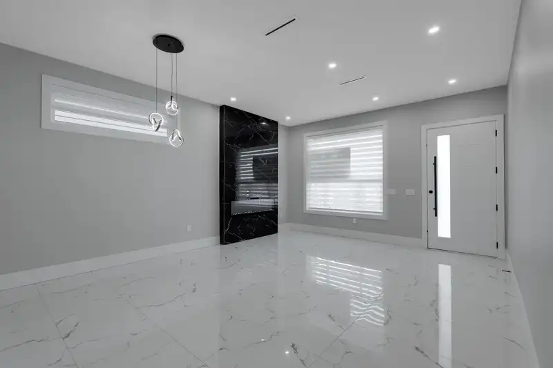 14750 62A AVENUE - photo 2 of 39