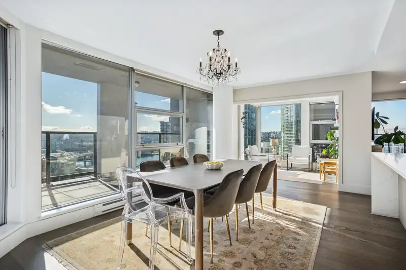 1903 989 BEATTY STREET - photo 1 of 40