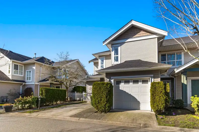 6 6513 200 STREET - photo 3 of 34